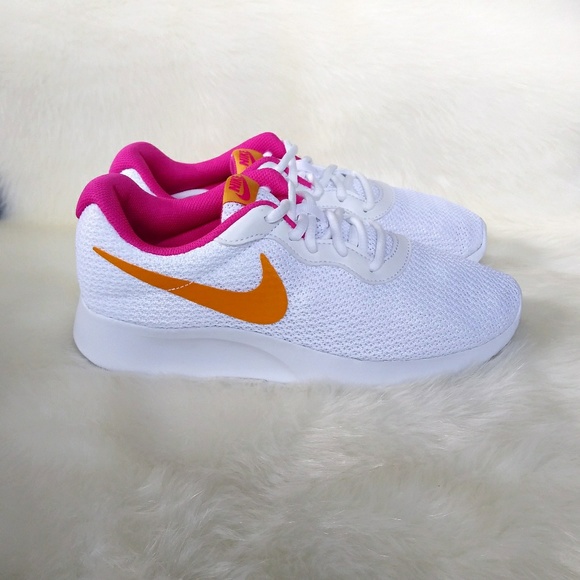 Nike Tanjun Womens Sneakers - Picture 3 of 8